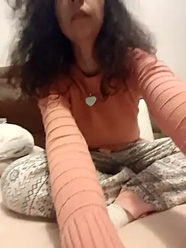 Snapshot of naughty69curls chatting on February 28, 6:42 pm naughty69curls online show from February 28, 6:42 pm