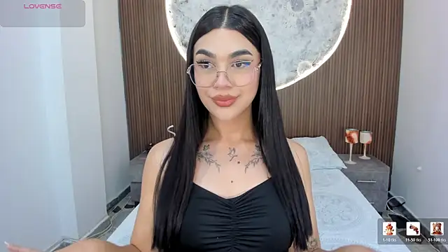 RoseCassie online show from April 4, 1:41 pm