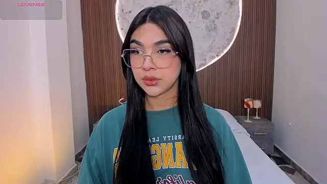 RoseCassie online show from April 7, 1:33 pm