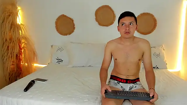 Snapshot of TifannyRossiii chatting on February 11, 1:54 am TifannyRossiii online show from February 11, 1:54 am