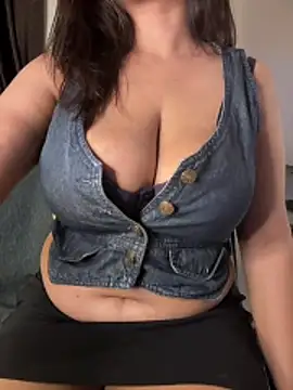 Snapshot of honeyboobies7249 chatting on June 13, 4:05 pm honeyboobies7249 online show from June 13, 4:05 pm