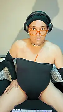 Snapshot of NikkelSofia chatting on May 18, 9:26 am NikkelSofia online show from May 18, 9:26 am