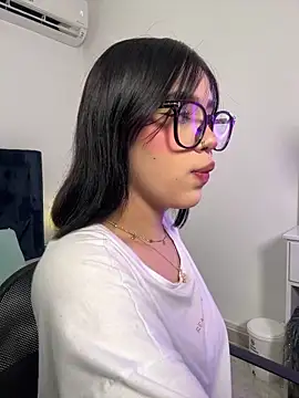 Lily Woodz online show from February 9, 7:07 pm