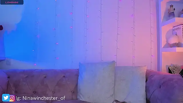 Snapshot of shelygold chatting on June 5, 7:03 am shelygold online show from June 5, 7:03 am