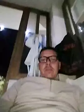 Snapshot of dogvzlano chatting on December 18, 8:20 am dogvzlano online show from December 18, 8:20 am