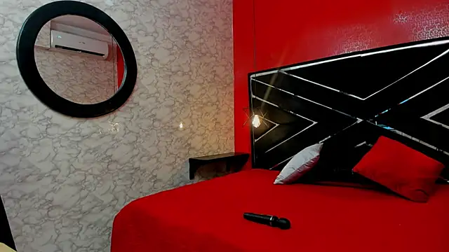 Snapshot of SEXY_HOTTIE__ chatting on January 7, 3:23 pm SEXY HOTTIE online show from January 7, 3:23 pm