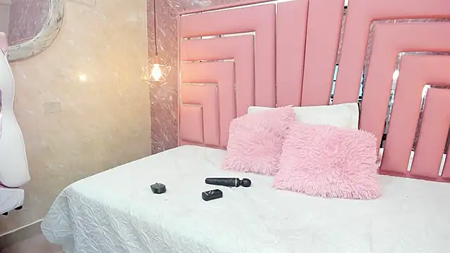 Snapshot of SEXY_HOTTIE__ chatting on January 26, 6:48 pm SEXY HOTTIE online show from January 26, 6:48 pm