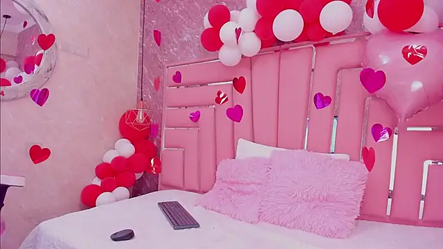 Snapshot of SEXY_HOTTIE__ chatting on February 25, 12:45 pm SEXY HOTTIE online show from February 25, 12:45 pm