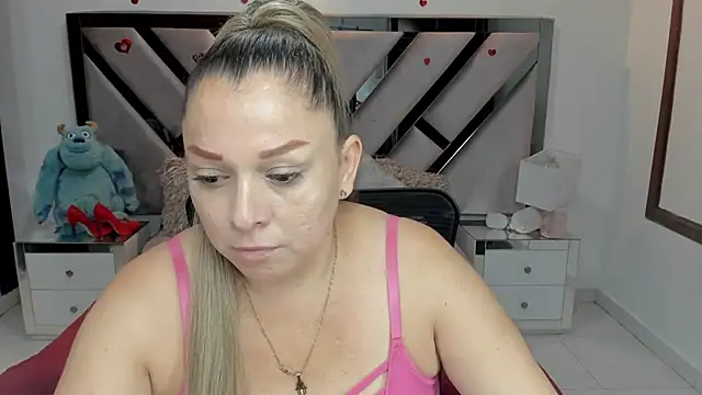 Snapshot of natalia5560 chatting on October 23, 12:37 pm natalia5560 online show from October 23, 12:37 pm