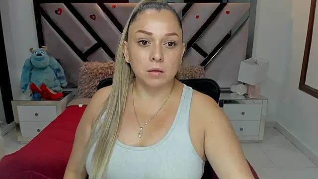 Snapshot of natalia5560 chatting on October 30, 1:12 pm natalia5560 online show from October 30, 1:12 pm