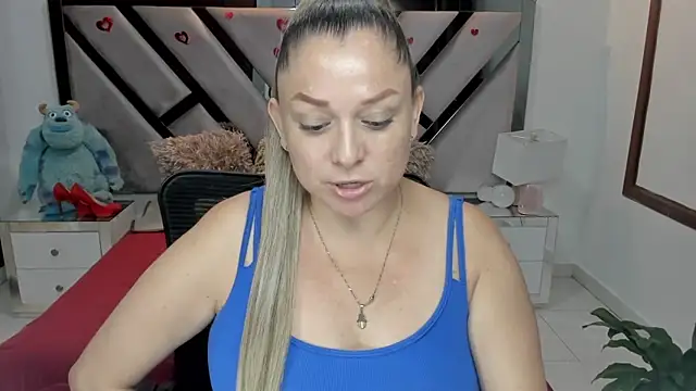 Snapshot of natalia5560 chatting on November 9, 1:31 pm natalia5560 online show from November 9, 1:31 pm