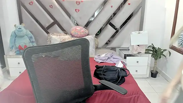 Snapshot of natalia5560 chatting on November 13, 1:21 pm natalia5560 online show from November 13, 1:21 pm