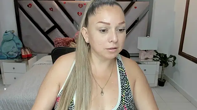 Snapshot of natalia5560 chatting on November 24, 1:33 pm natalia5560 online show from November 24, 1:33 pm