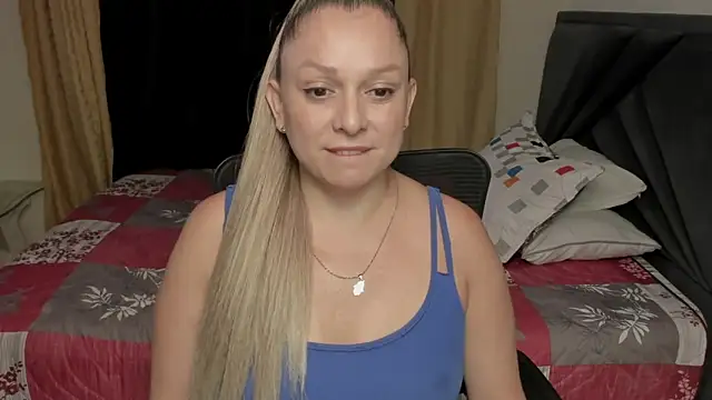 Snapshot of natalia5560 chatting on February 18, 1:07 pm natalia5560 online show from February 18, 1:07 pm