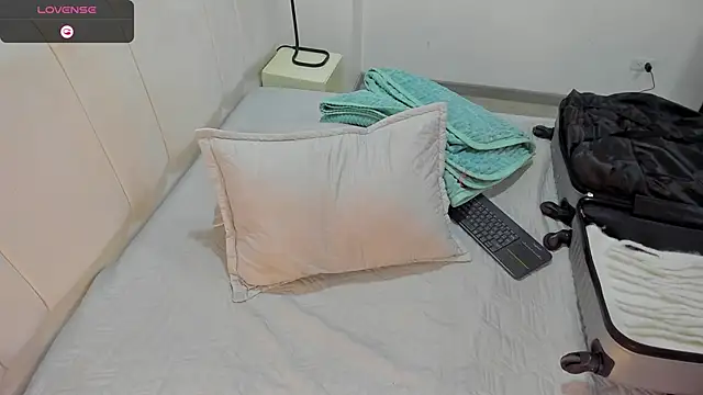 Snapshot of AbrilSonne chatting on February 23, 10:20 pm AbrilSonne online show from February 23, 10:20 pm