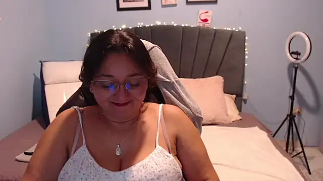 AngelRouss online show from February 28, 3:04 pm