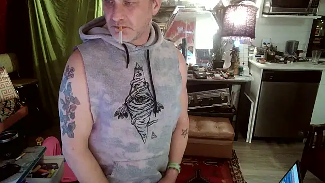 Snapshot of SilverandFox chatting on March 18, 8:58 am SilverandFox online show from March 18, 8:58 am