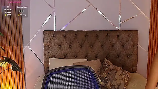 charlottee white online show from March 12, 8:37 pm