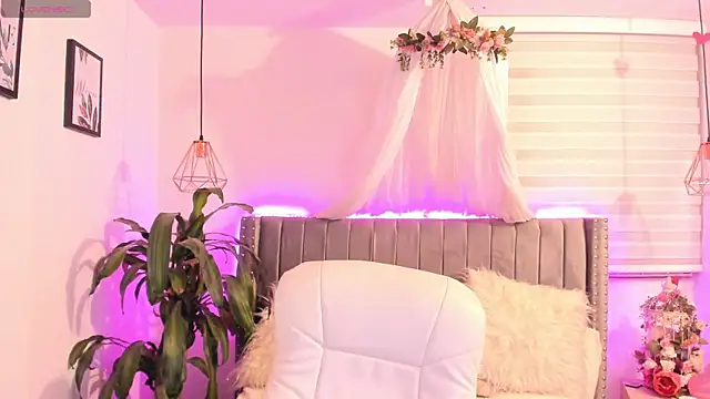Snapshot of vanesa_moon__ chatting on February 14, 12:09 am vanesa moon   online show from February 14, 12:09 am