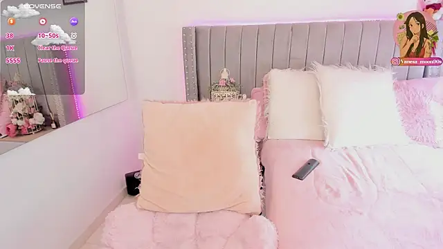 Snapshot of vanesa_moon__ chatting on May 17, 3:19 pm vanesa moon online show from May 17, 3:19 pm
