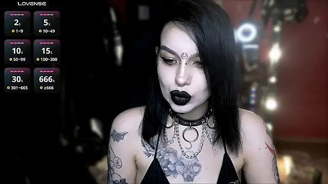 Snapshot of alexx_succubus chatting on April 2, 11:13 pm alexx succubus online show from April 2, 11:13 pm