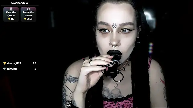 Snapshot of alexx_succubus chatting on April 15, 10:21 pm alexx succubus online show from April 15, 10:21 pm