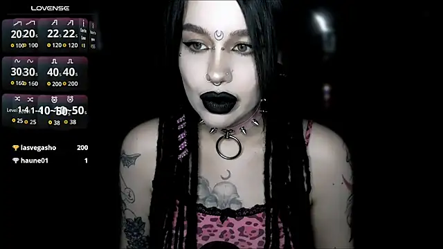 Snapshot of alexx_succubus chatting on April 16, 10:01 pm alexx succubus online show from April 16, 10:01 pm