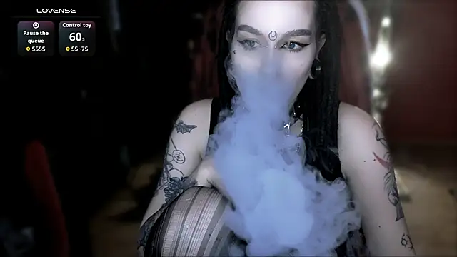 Snapshot of alexx_succubus chatting on April 18, 10:32 pm alexx succubus online show from April 18, 10:32 pm