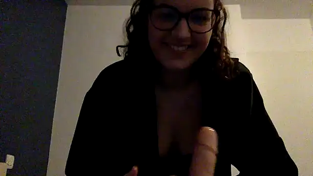 LolaGuess online show from December 21, 8:43 pm