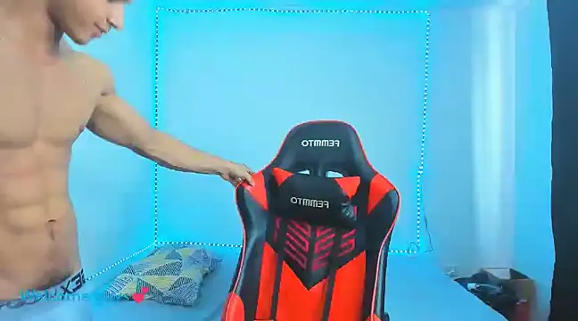 oliver thompsson7 online show from February 5, 8:57 pm