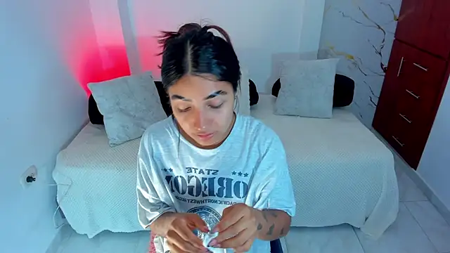 martina roldam online show from April 18, 2:26 am