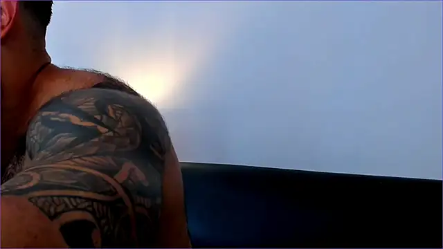 Snapshot of BradLeon_ chatting on October 16, 5:14 pm BradLeon online show from October 16, 5:14 pm