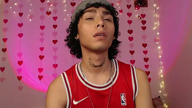 Snapshot of seven7xis chatting on February 10, 4:52 am seven7xis online show from February 10, 4:52 am