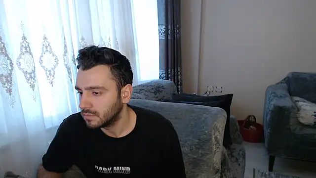Snapshot of handsomeee04 chatting on May 18, 3:02 am handsomeee04 online show from May 18, 3:02 am