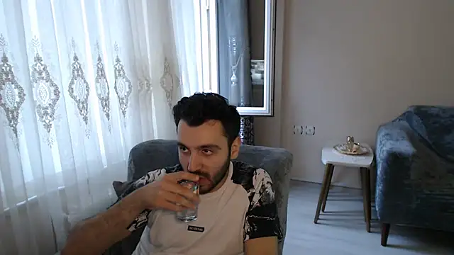 Snapshot of handsomeee04 chatting on May 24, 4:17 am handsomeee04 online show from May 24, 4:17 am