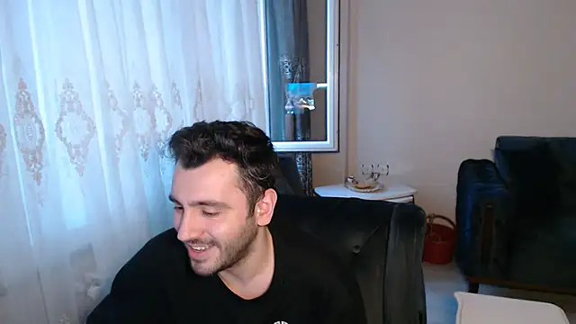 Snapshot of handsomeee04 chatting on May 27, 5:32 pm handsomeee04 online show from May 27, 5:32 pm