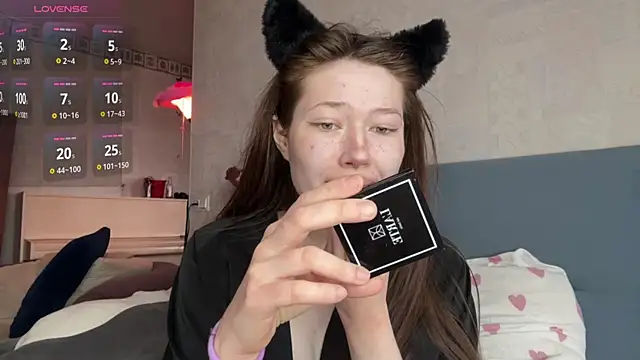 eva varnerr online show from April 5, 1:08 pm