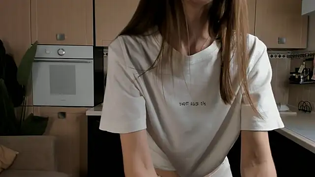 Snapshot of LinnGaillard chatting on December 27, 1:39 pm LinnGaillard online show from December 27, 1:39 pm