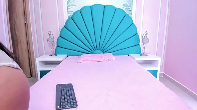 Snapshot of Daphne_Fox_ chatting on January 15, 2:24 pm Daphne Fox online show from January 15, 2:24 pm