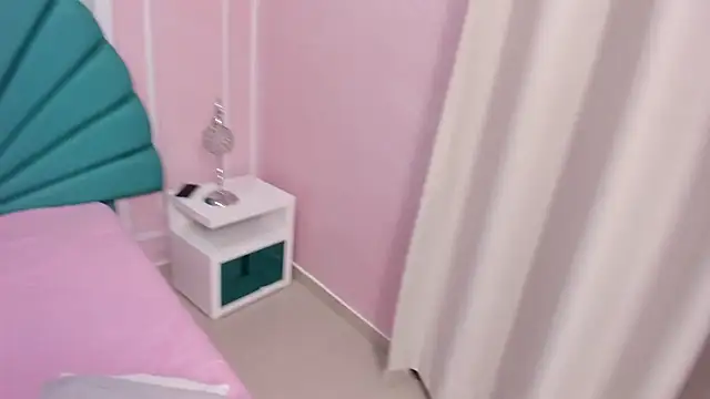 Snapshot of Daphne_Fox_ chatting on January 19, 6:31 am Daphne Fox online show from January 19, 6:31 am