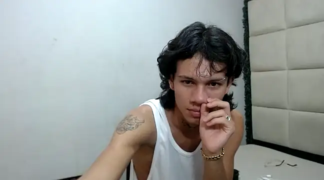 Snapshot of andy_dan18 chatting on December 28, 1:17 pm andy dan18 online show from December 28, 1:17 pm