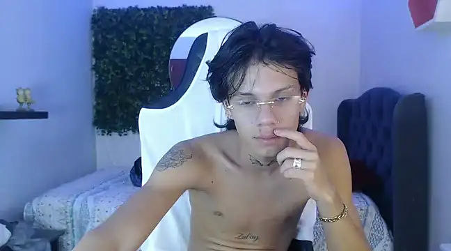 Snapshot of andy_dan18 chatting on December 28, 8:04 pm andy dan18 online show from December 28, 8:04 pm