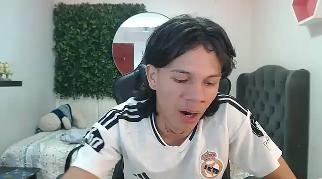 Snapshot of andy_dan18 chatting on January 14, 3:47 pm andy dan18 online show from January 14, 3:47 pm