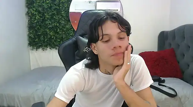 Snapshot of andy_dan18 chatting on January 19, 7:15 pm andy dan18 online show from January 19, 7:15 pm