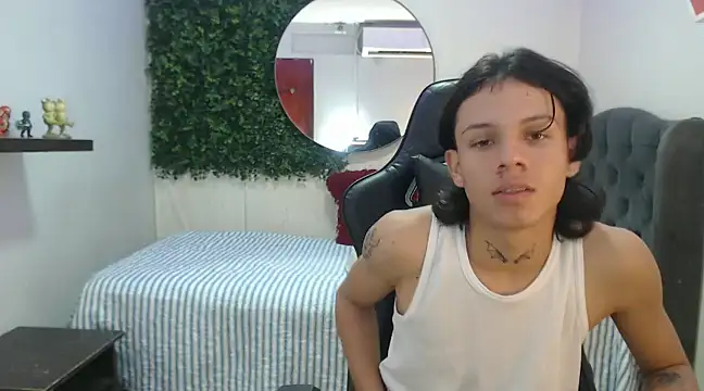 Snapshot of andy_dan18 chatting on January 20, 1:53 pm andy dan18 online show from January 20, 1:53 pm