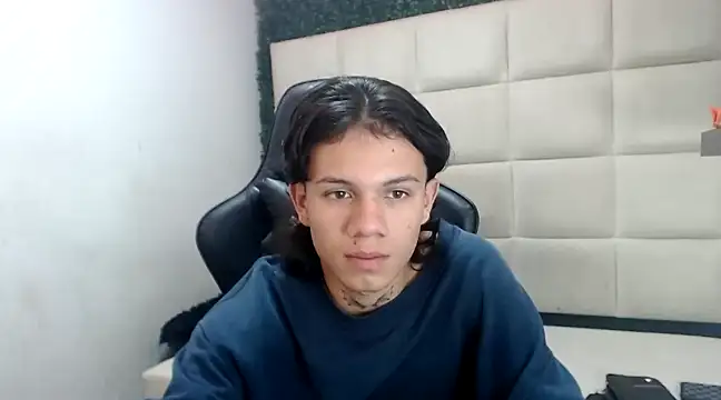 Snapshot of andy_dan18 chatting on January 24, 2:51 pm andy dan18 online show from January 24, 2:51 pm