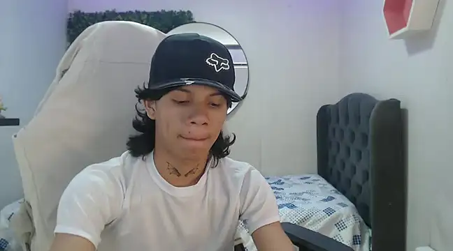 Snapshot of andy_dan18 chatting on January 30, 4:34 pm andy dan18 online show from January 30, 4:34 pm
