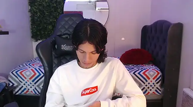 Snapshot of andy_dan18 chatting on February 12, 11:30 pm andy dan18 online show from February 12, 11:30 pm
