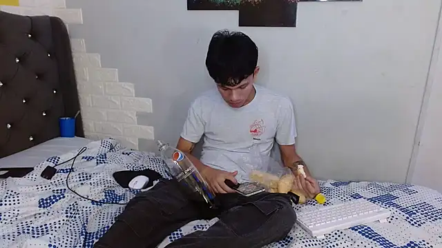 Snapshot of andy_dan18 chatting on September 9, 5:34 pm andy dan18 online show from September 9, 5:34 pm
