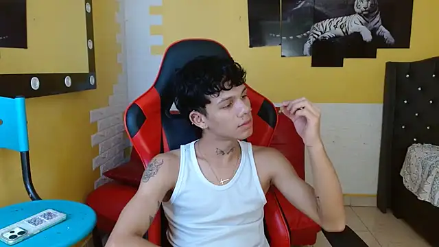 Snapshot of andy_dan18 chatting on September 23, 5:38 pm andy dan18 online show from September 23, 5:38 pm